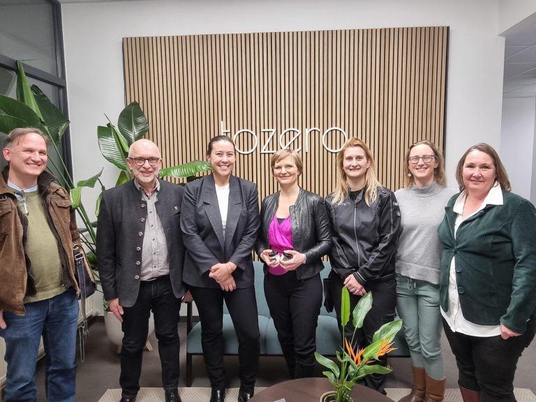 Wirtschaftsstaatssekretärin Dr. Franziska Brantner zu Besuch bei Karlsfelder Batterie-Recycling-Start-Up tozero